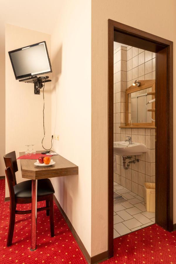 Hotel Restaurant Haesfeld Überherrn المظهر الخارجي الصورة